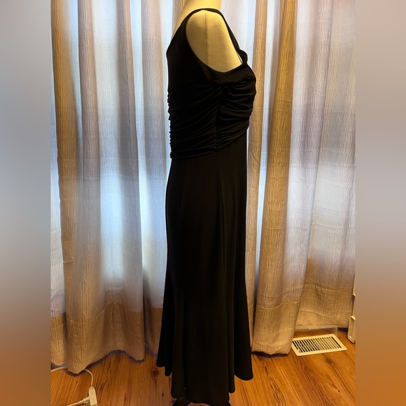 Black evening dress - Picture 4 of 6